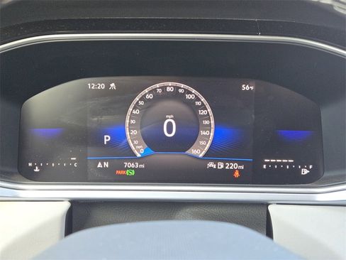 Used 2025 Volkswagen Taos SE image 17