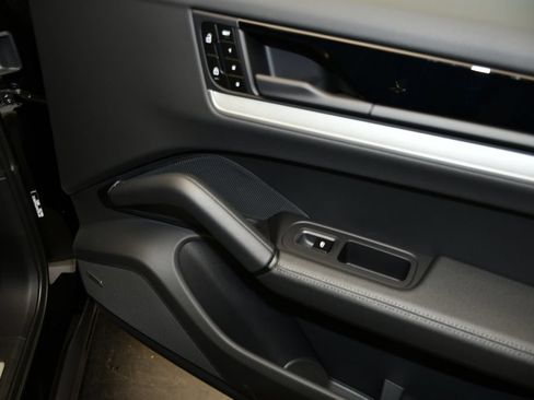 New 2026 Porsche Cayenne Coupe AWD/4WD image 25