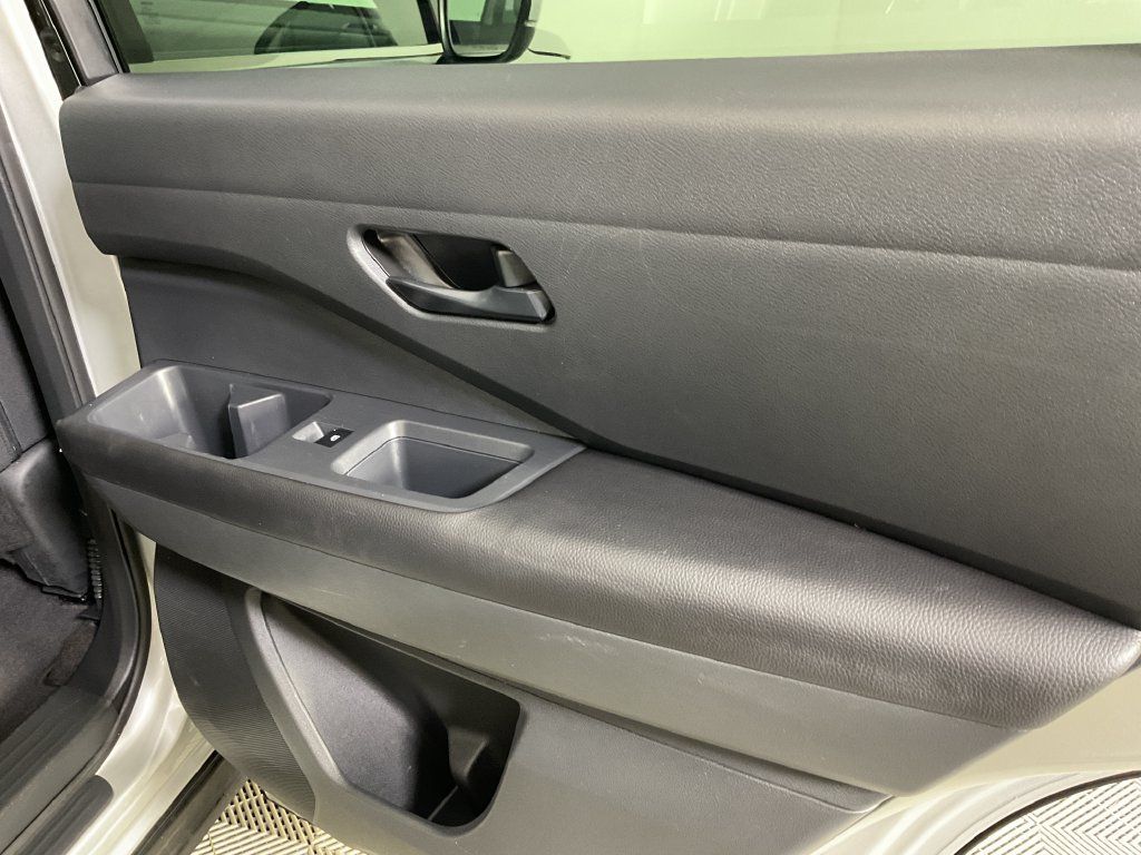 Used 2025 Nissan Pathfinder SV AWD/4WD image 23