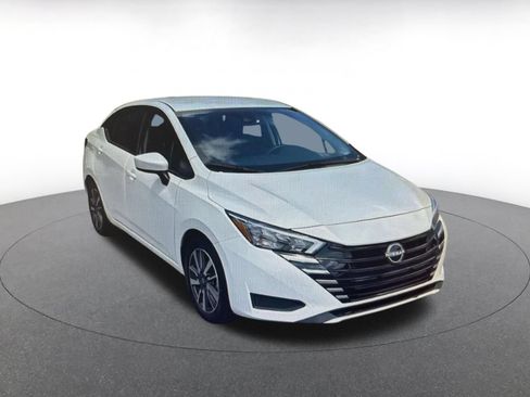 Used 2025 Nissan Versa SV FWD image 11