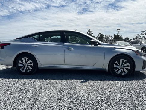 Used 2024 Nissan Altima 2.5 S FWD image 9