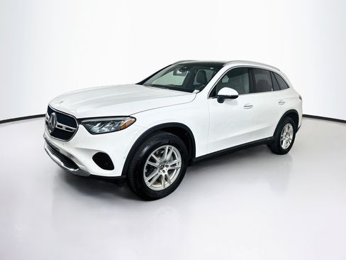 Used 2025 Mercedes-Benz GLC 300 image 3