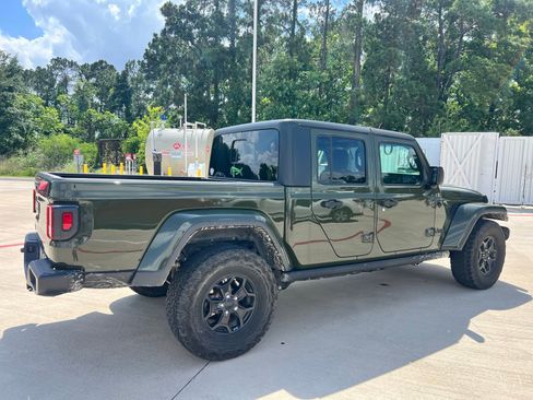 Used 2021 Jeep Gladiator Sport AWD/4WD image 4