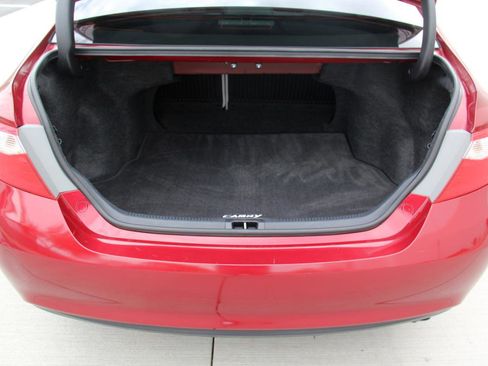 Used 2017 Toyota Camry XLE w/ Moonroof Package image 26