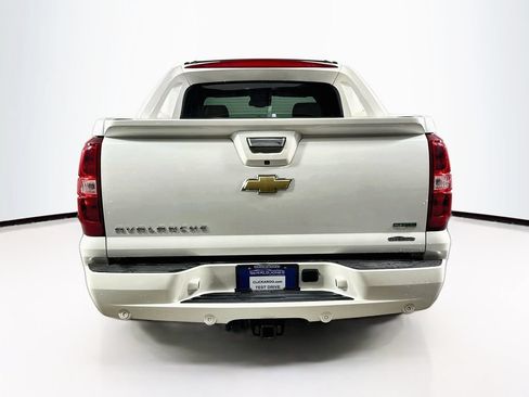 Used 2011 Chevrolet Avalanche LTZ RWD image 15
