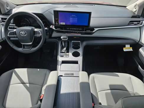 New 2026 Toyota Sienna XLE AWD/4WD image 9