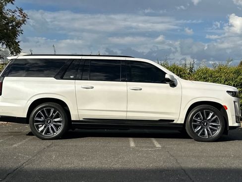 Used 2023 Cadillac Escalade ESV Sport Platinum image 2