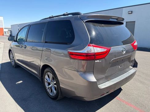Used 2015 Toyota Sienna LE image 6