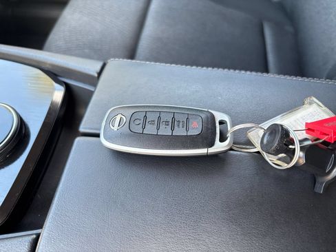Used 2026 Nissan Rogue SV AWD/4WD image 19
