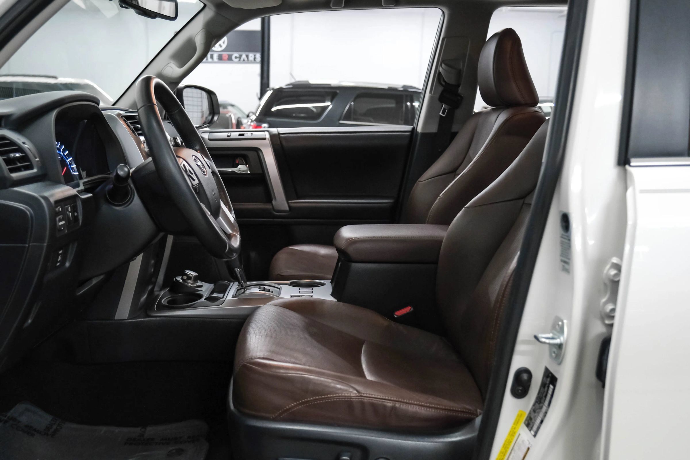 Used 2016 Toyota 4Runner Limited AWD/4WD image 3