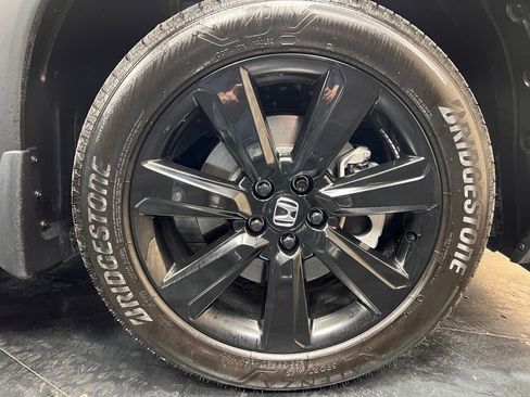 Used 2025 Honda Pilot Black Edition image 23