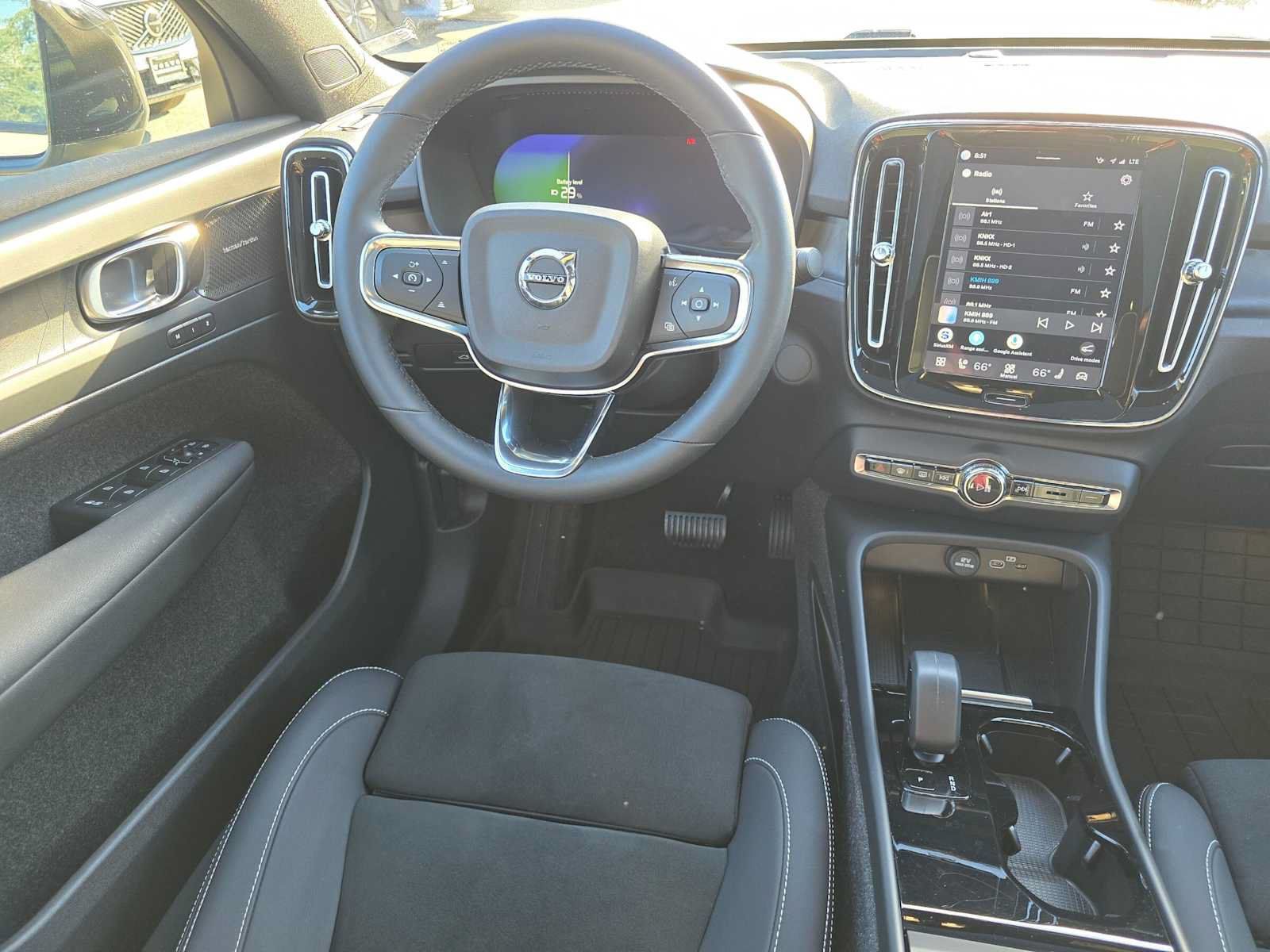Certified 2023 Volvo C40 P8 Recharge Ultimate w/ Protection Package Premier AWD/4WD image 17