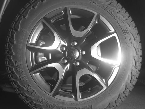 Used 2025 Jeep Compass Trailhawk AWD/4WD image 12