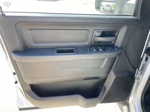 Used 2024 RAM 3500 Tradesman w/ Chrome Appearance Group AWD/4WD image 4