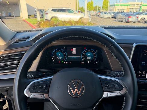 Used 2025 Volkswagen Atlas SE FWD image 15