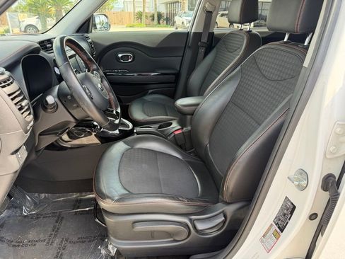 Used 2018 Kia Soul ! image 11