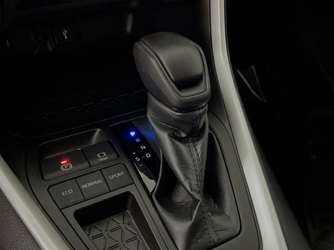 Used 2021 Toyota RAV4 XLE image 24