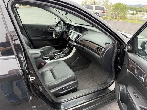Used 2016 Honda Accord Touring image 10