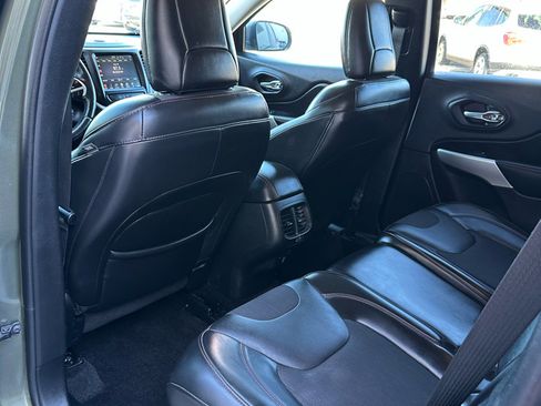 Used 2018 Jeep Cherokee Trailhawk w/ Comfort/Convenience Group image 11