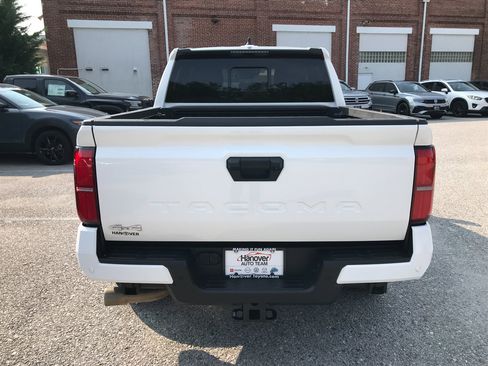 Certified 2024 Toyota Tacoma SR5 AWD/4WD image 6