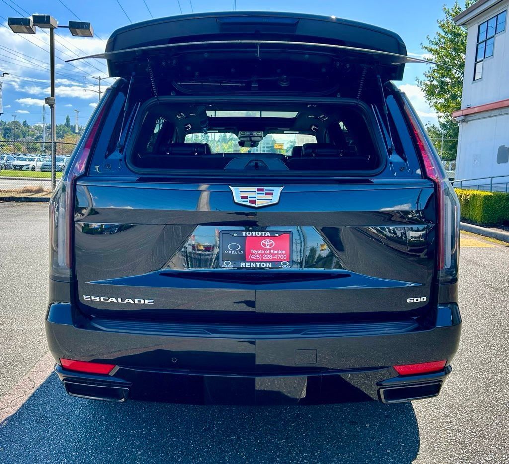 Used 2024 Cadillac Escalade Sport AWD/4WD image 29