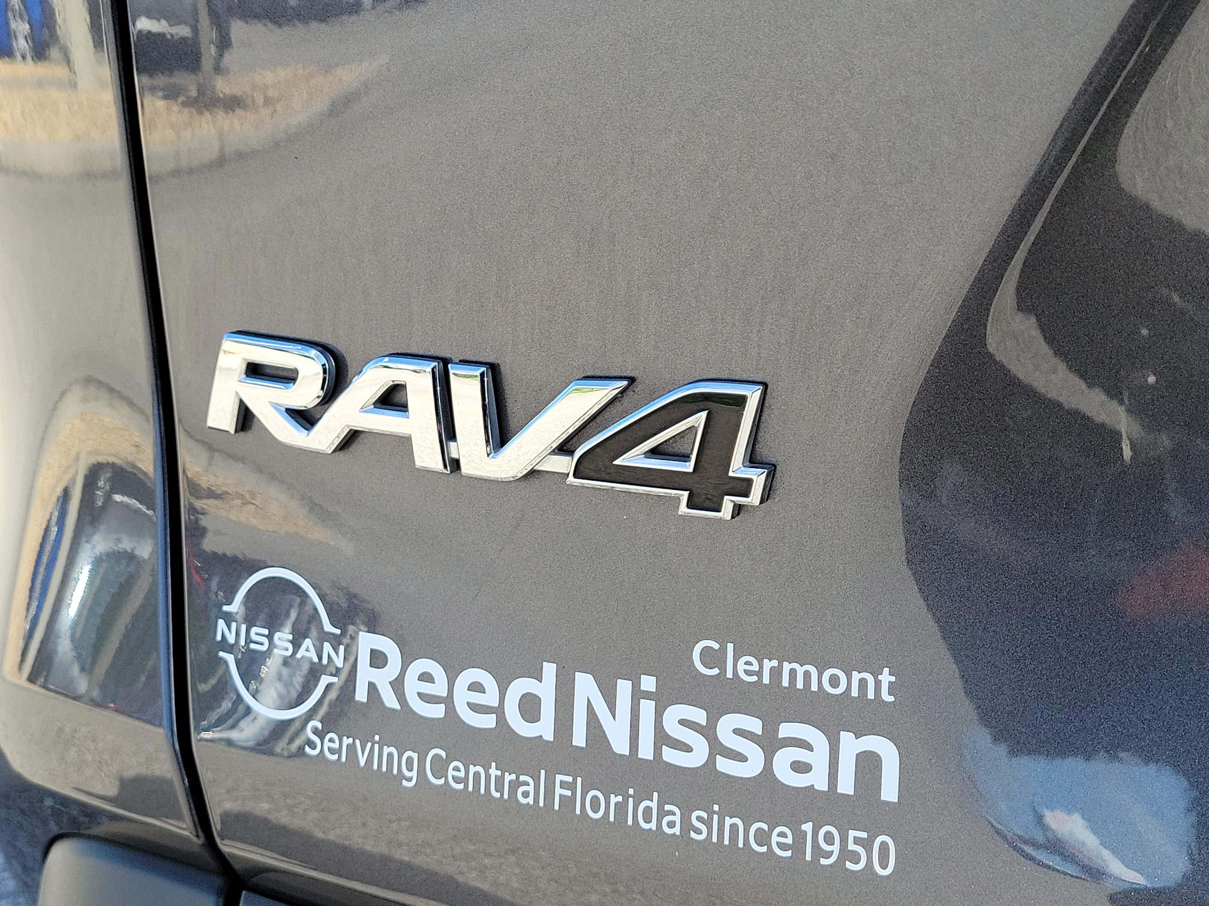 Used 2024 Toyota RAV4 XLE w/ Convenience Package FWD image 11