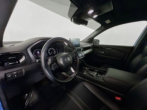Used 2025 Honda Pilot TrailSport image 19