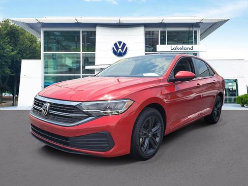 Used 2022 Volkswagen Jetta SE w/ Panoramic Sunroof Package FWD image 2