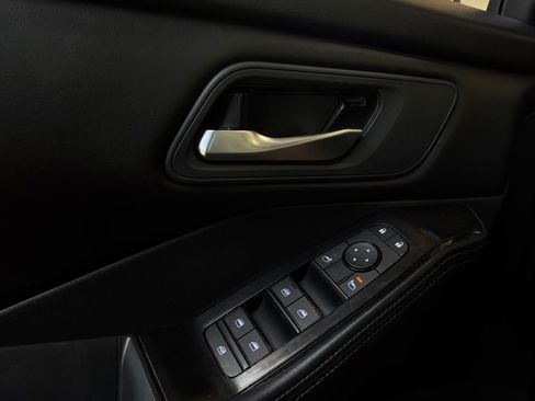 Used 2025 Nissan Rogue SV FWD image 21