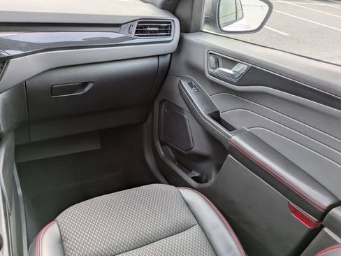 Certified 2023 Ford Escape ST-Line AWD/4WD image 17