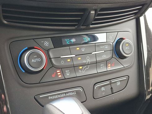 Used 2019 Ford Escape SEL image 15