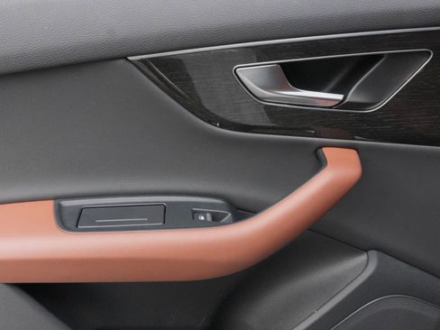 Used 2021 Audi Q7 2.0T Premium w/ Convenience Package image 29