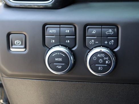 Used 2024 GMC Sierra 2500 AT4 w/ AT4 Preferred Package AWD/4WD image 23