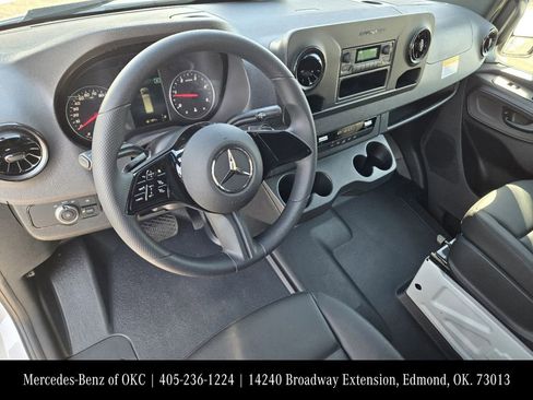 Used 2025 Mercedes-Benz Sprinter 2500 image 26