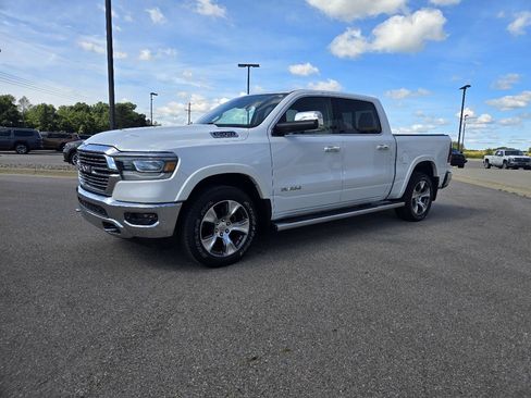 Used 2019 RAM 1500 Laramie AWD/4WD image 3