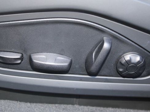 Used 2023 Porsche Taycan image 24