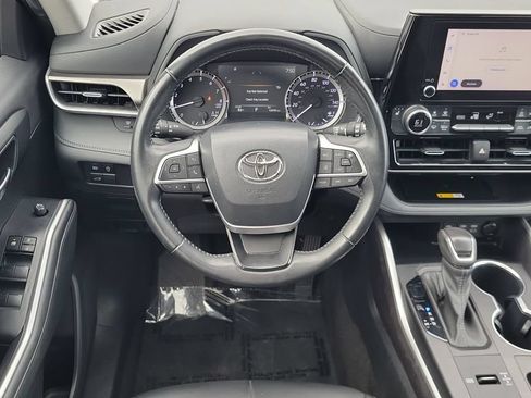Used 2023 Toyota Highlander XLE FWD image 12