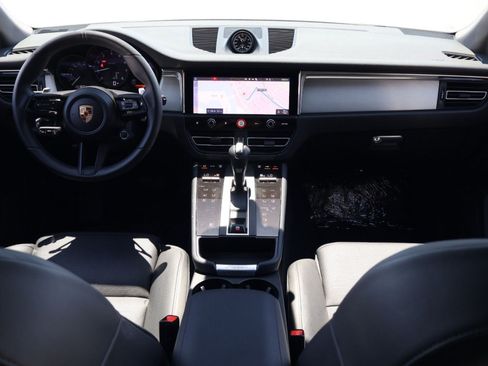 Certified 2026 Porsche Macan AWD/4WD image 18