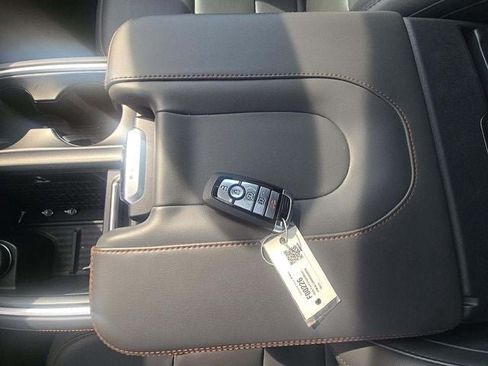 Used 2025 Ford Expedition Max Active AWD/4WD image 14