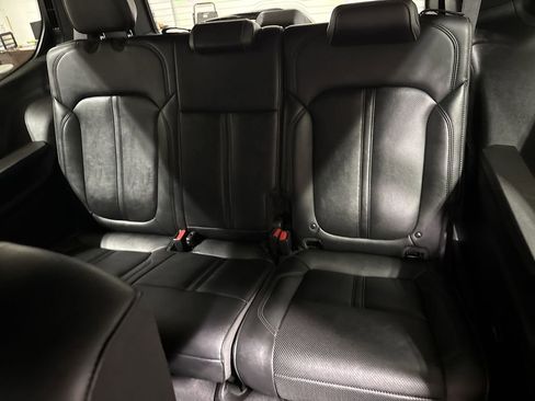 Used 2024 Jeep Wagoneer Series II w/ Flexible Seating Group RWD image 24