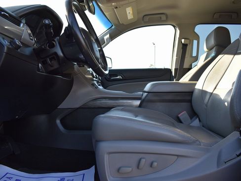 Used 2018 Chevrolet Suburban LT image 7