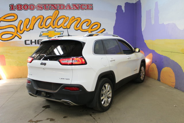 Used 2016 Jeep Cherokee Limited w/ Luxury Group AWD/4WD image 5