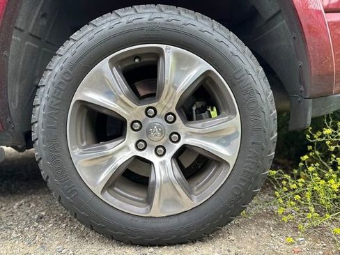 Used 2019 RAM 1500 Laramie RWD image 4