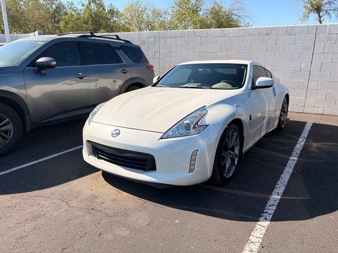 Used 2014 Nissan 370Z Coupe w/ Sport Package RWD image 2