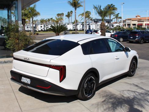 Used 2025 Kia K4 EX image 9
