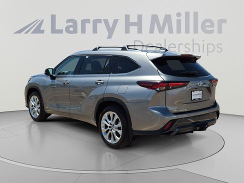Certified 2026 Toyota Highlander Limited AWD/4WD image 3