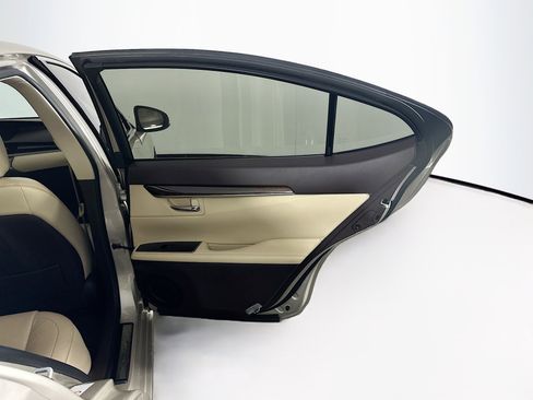 Used 2016 Lexus ES 350 w/ Luxury Package w/Wood Trim FWD image 33