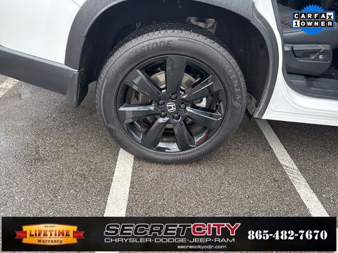 Used 2025 Honda Pilot Black Edition image 18
