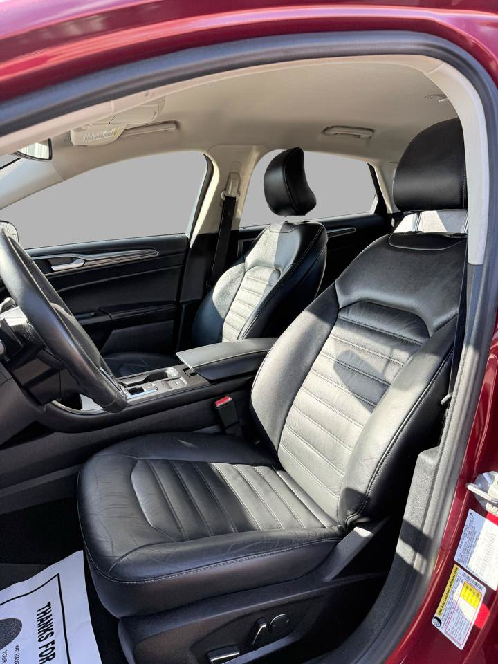 Used 2017 Ford Fusion SE w/ Fusion SE Technology Package FWD image 16