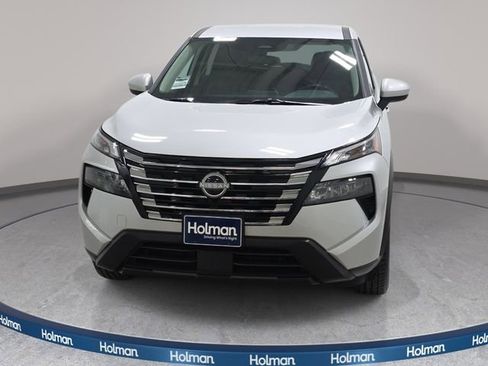 Used 2025 Nissan Rogue SV AWD/4WD image 3
